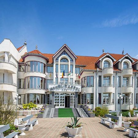 Hotel Castel Sfântu Gheorghe Bagian luar foto