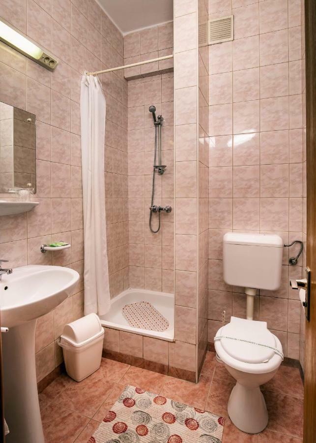 Hotel Castel Sfântu Gheorghe Bagian luar foto