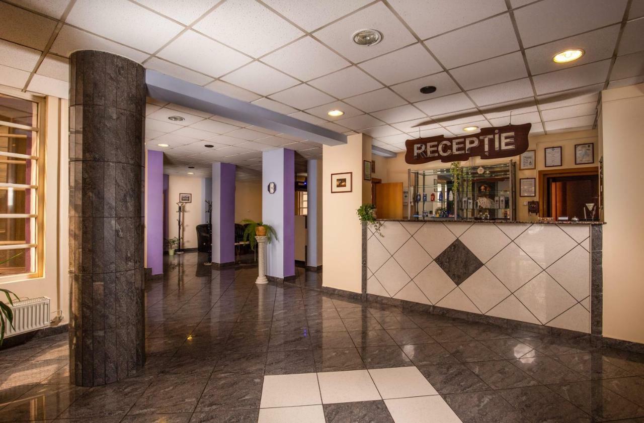 Hotel Castel Sfântu Gheorghe Bagian luar foto