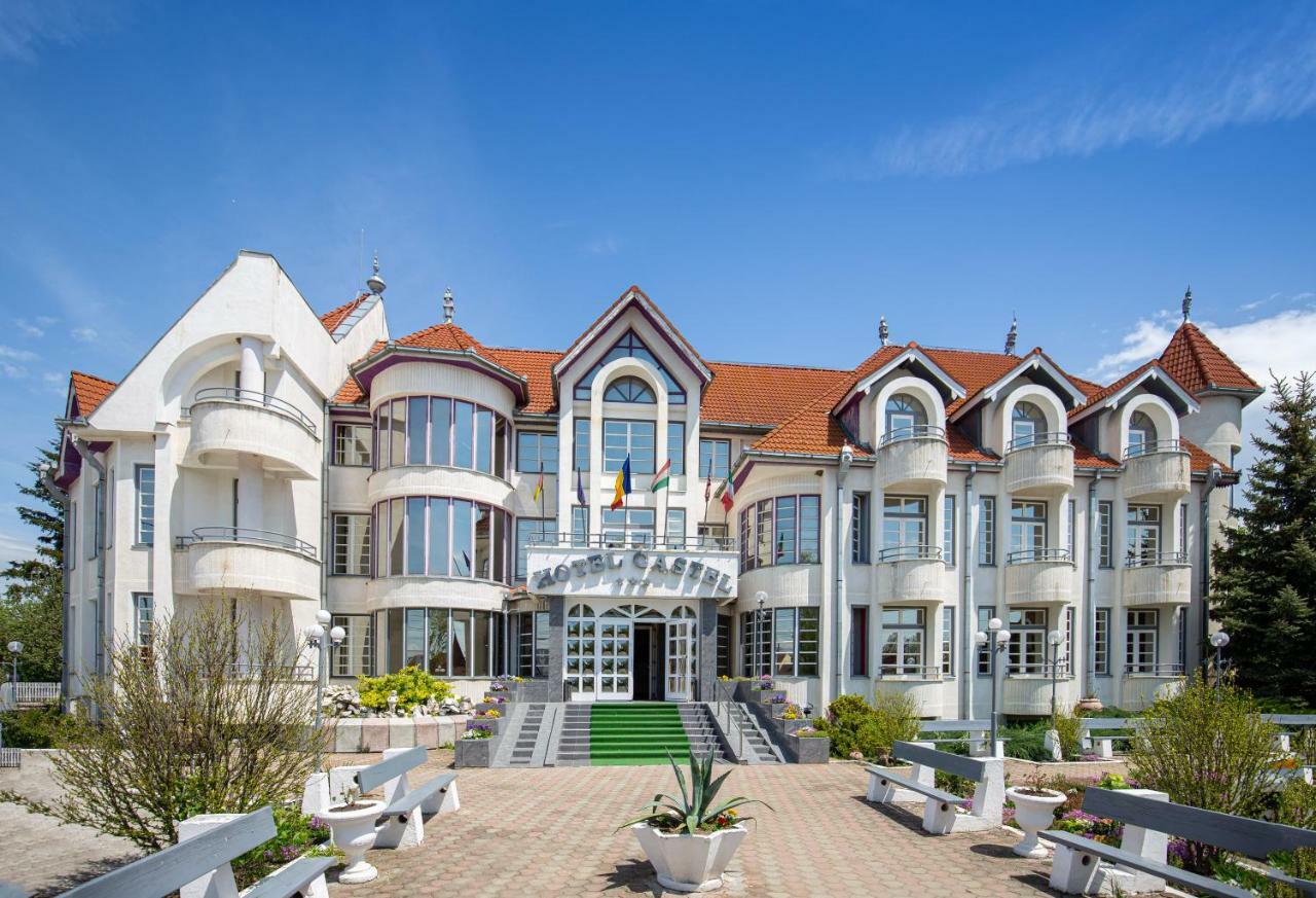Hotel Castel Sfântu Gheorghe Bagian luar foto