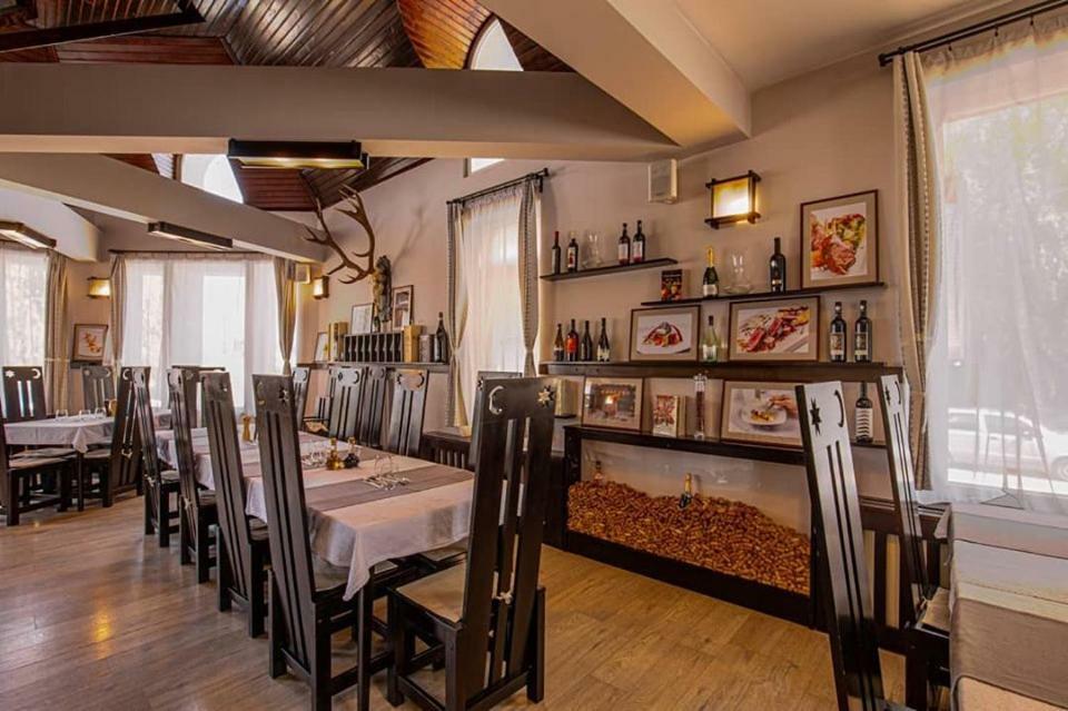 Hotel Castel Sfântu Gheorghe Bagian luar foto